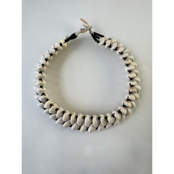 90's Cowrie Shell Collar 18" Beachy Statement Layered Shell Bib Necklace - Picture 9 of 9